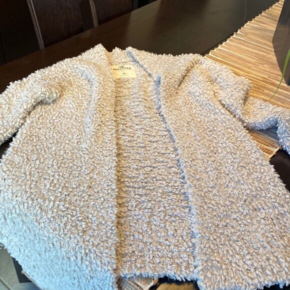 Hollister Sweaters - EUC tan color comfy sweater cardigan size XS